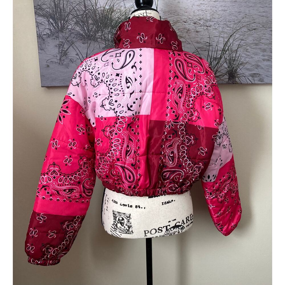 Women's cropped puffer bandana zip up jacket, size medium coat - Picture 4 of 7